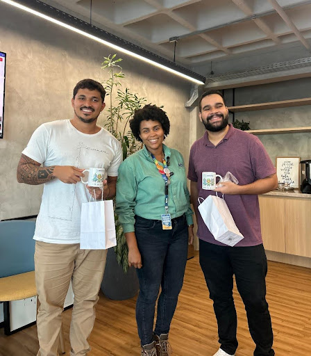 Foto retirada com 3 colaboradores da Hita durante SIPAT 2025.