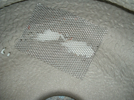 Utilização de malha de reforço de aço para reconstruir o revestimento.
