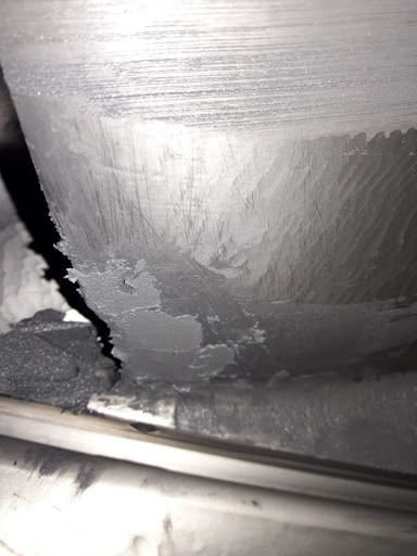 Pontas de palhetas cavitadas reparadas com Belzona 1311.
