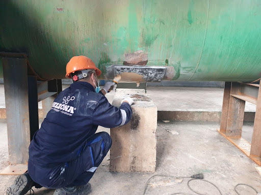 Belzona 5811 aplicado sobre a placa para evitar qualquer corrosão futura na área.
